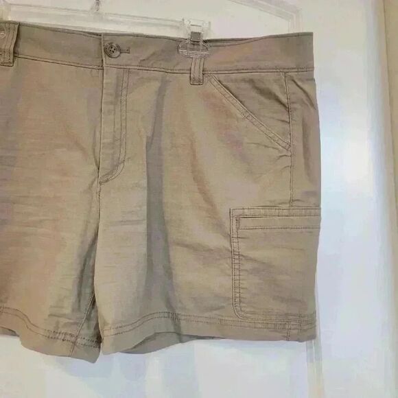 Eddie Bauer Women's Tan Cotton/Spandex Outdoor Shorts - Picture 2 of 11